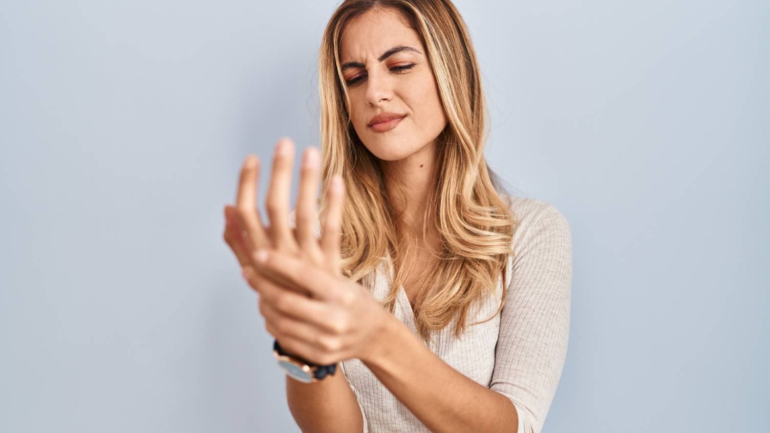 Imagem que ilustra a doença: Tendinite de De Quervain: o que é, sintomas e como tratar a dor no punho